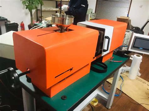 mini desktop injection molding machine